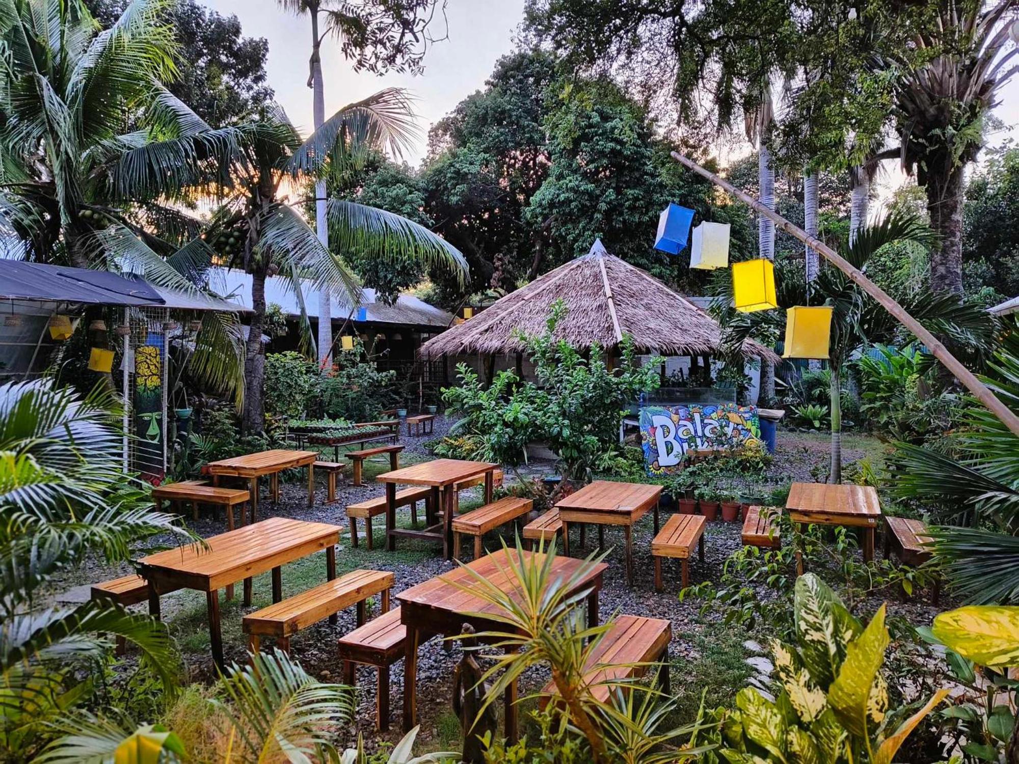 Lokal Hut Bed And Breakfast Puerto Princesa Bagian luar foto