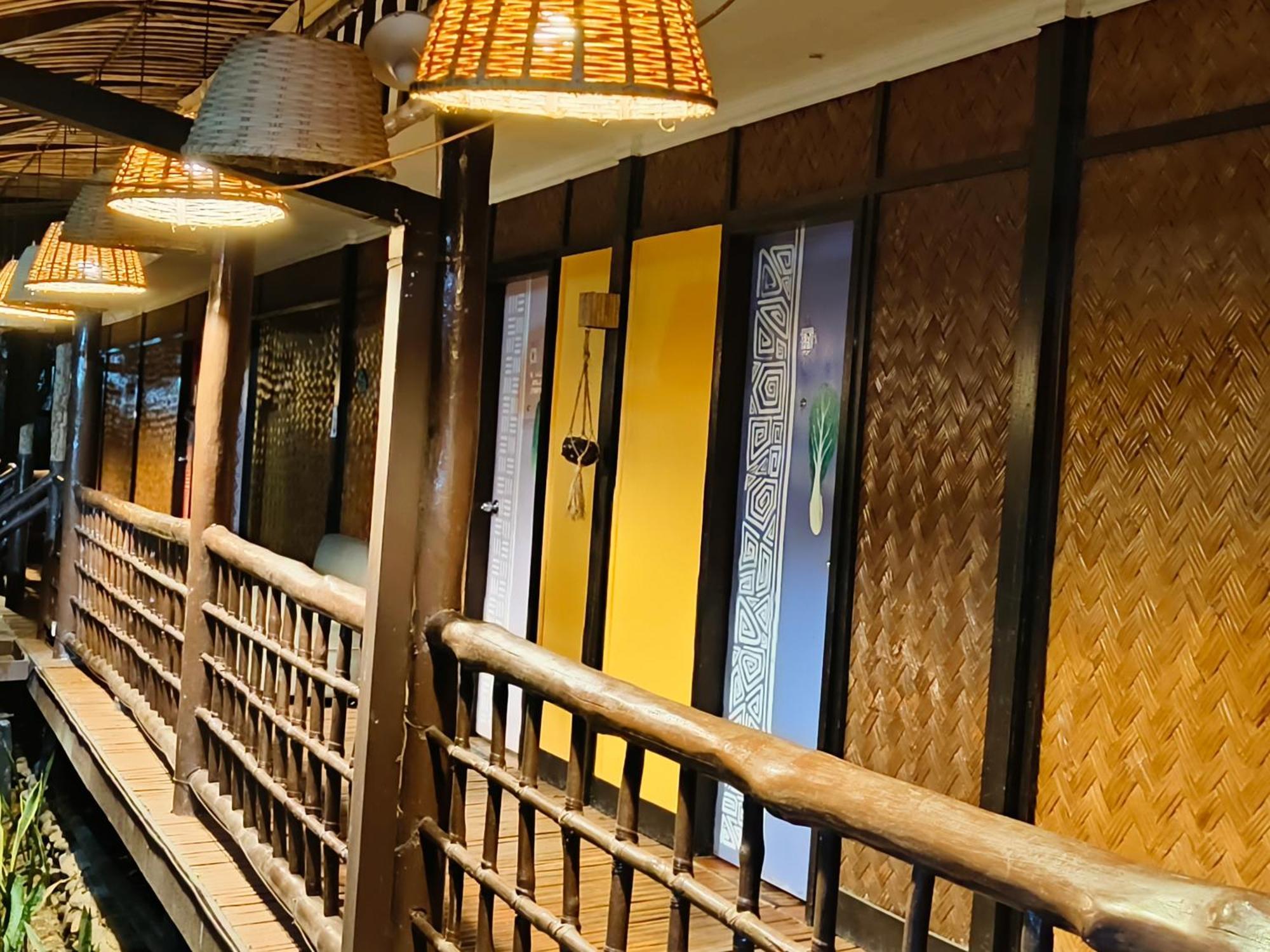 Lokal Hut Bed And Breakfast Puerto Princesa Bagian luar foto